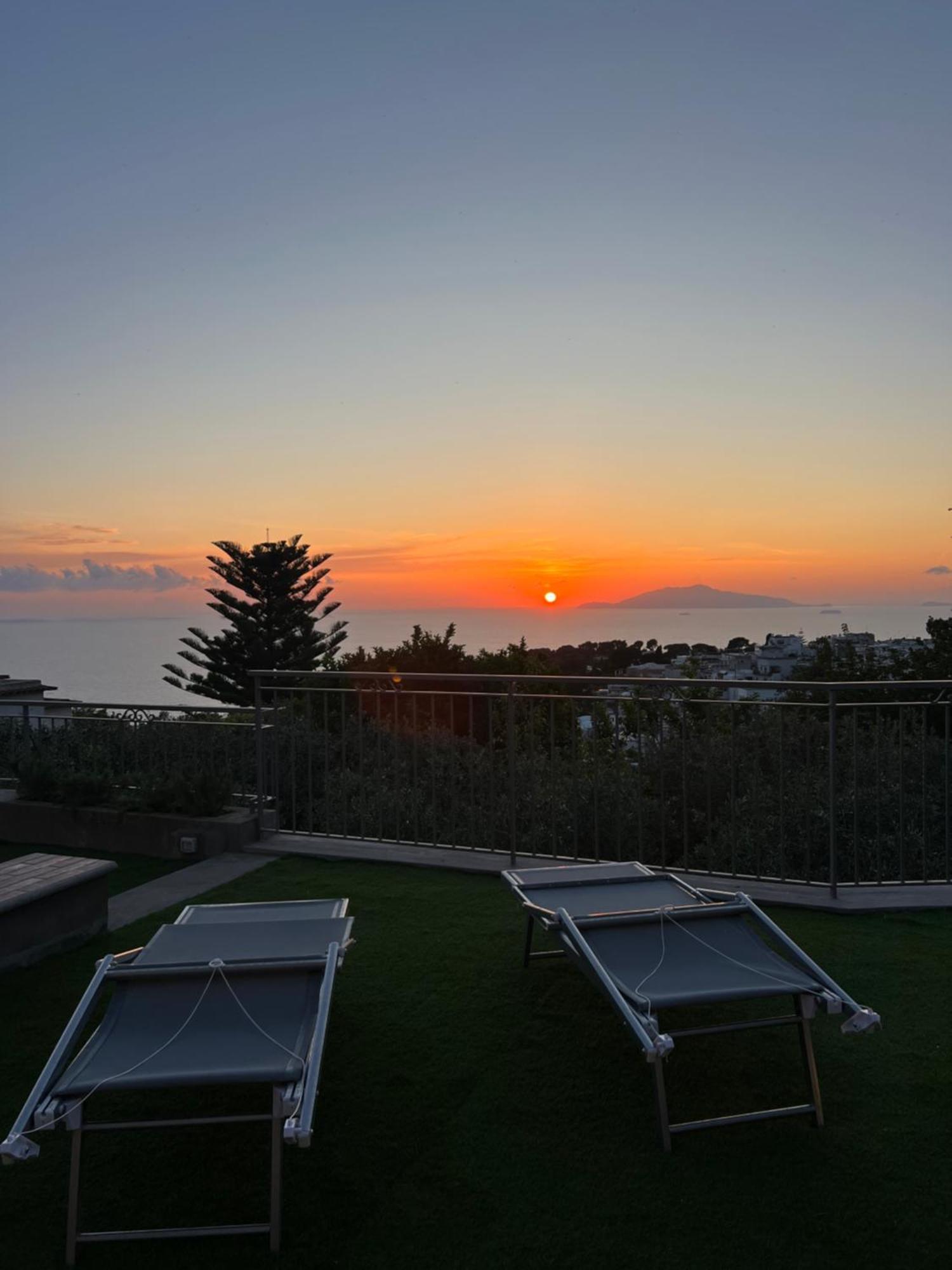 アナカプリ La Minucciola Capri Bed & Breakfast エクステリア 写真