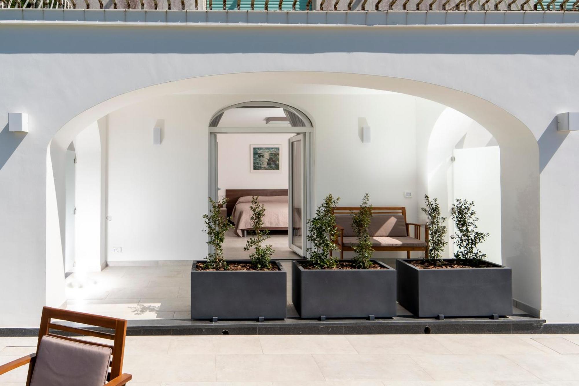 アナカプリ La Minucciola Capri Bed & Breakfast エクステリア 写真