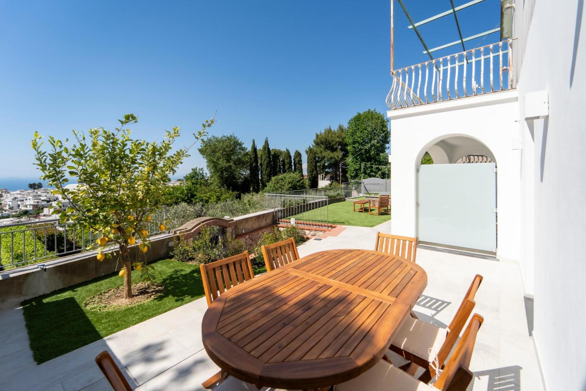 アナカプリ La Minucciola Capri Bed & Breakfast エクステリア 写真